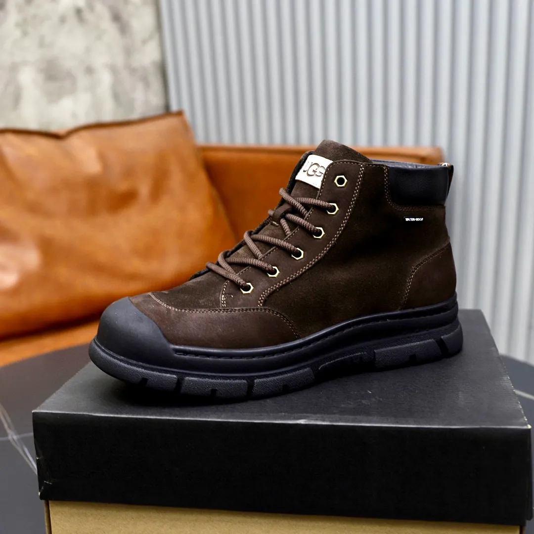 Ex-factory price: 640💰Thick wool imported from Australia Brand: UGG genuine purchasing agent Size: 38-44 Grade: Official website 1:1 Material: First layer of genuine leather waterproof and antifreeze upper Real wool lining Original non-slip soft wear-resistant outsole Style category: Men's casual shoes Trendy style Comfortable on the feet Color: Official website color synchronization